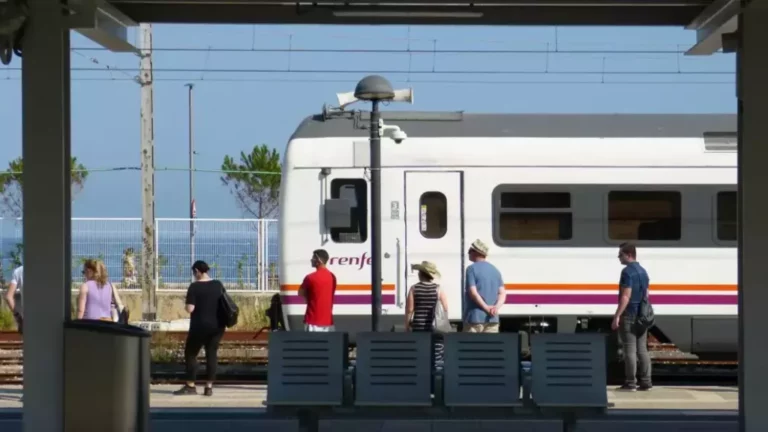 Renfe ofrece cerca de 200.000 plazas en sus trenes para facilitar la operación retorno tras la vacaciones