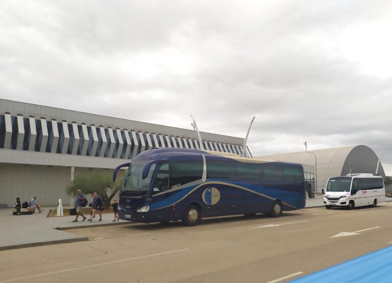 El Aeropuerto de Castellón mantiene su conexión terrestre con València para rutas internacionales