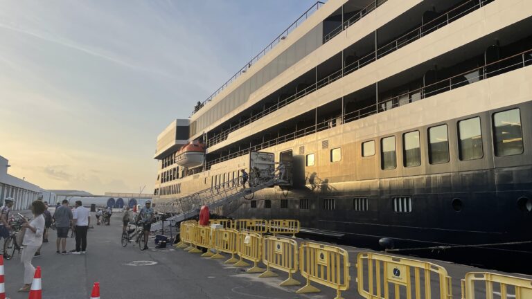 El crucero ‘World Navigator’ llega a PortCastelló