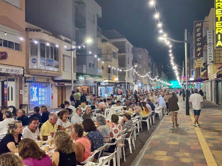 Peñíscola celebra el pa i porta a la fresca con 3.000 participantes