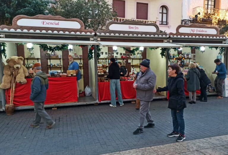 Vinaròs inaugura su  Fira de Nadal de Vinaròs