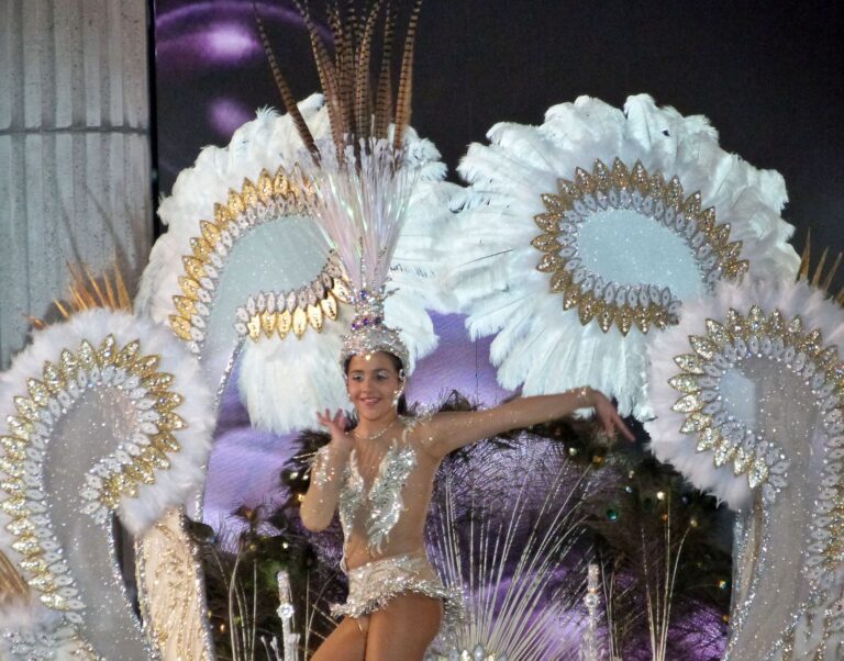 Batucadas, arroz, reinas y reyes infantiles y drags queens este domingo en el Carnaval de Vinaròs