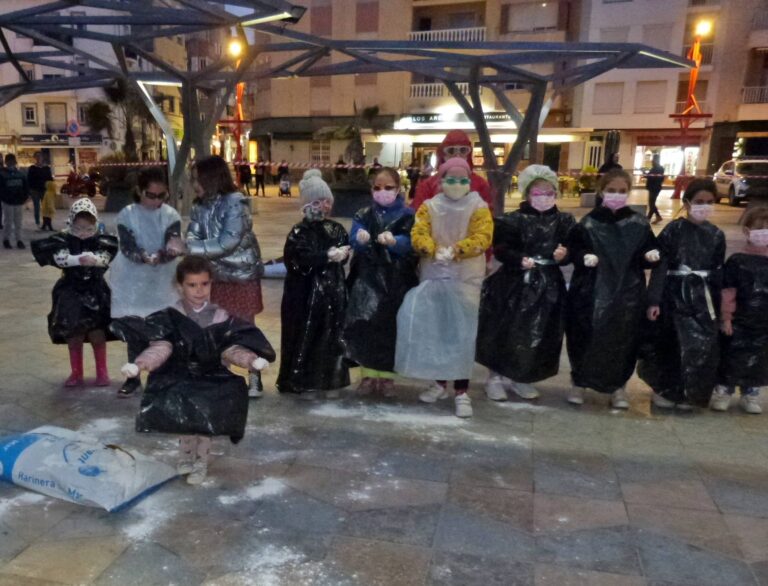 Nevada de harina en el Carnaval de Vinaròs