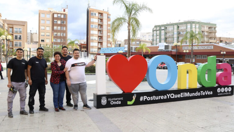 Onda suma un nuevo atractivo turístico con las letras ‘I Love Onda’ en Plaza España