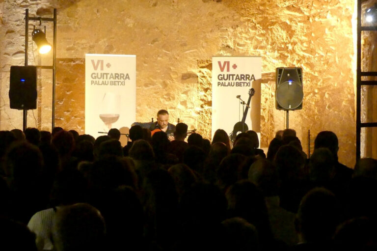 Betxí acoge la octava edición del festival Guitarra i Vi al Palau-Castell