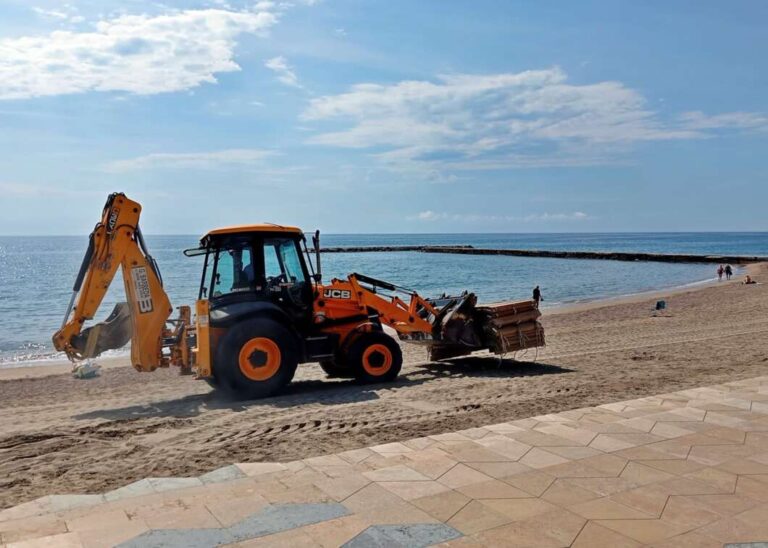 El Ayuntamiento de Vinaròs adecúa sus playas de cara a la nueva temporada estival