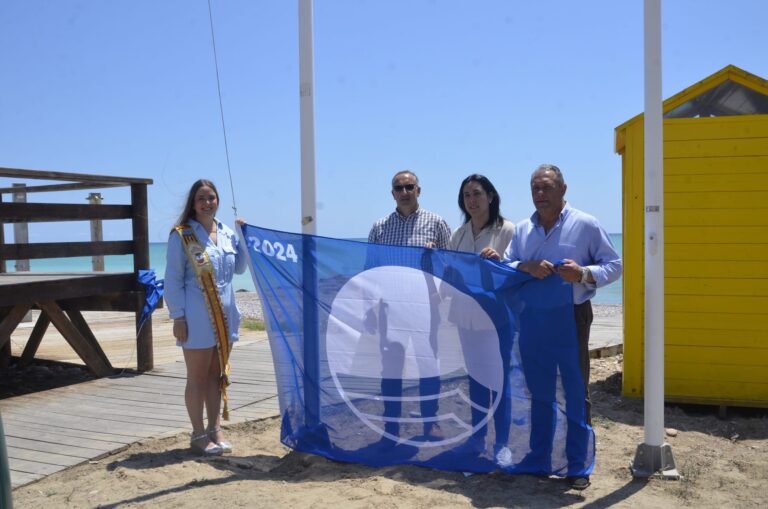 Ya ondean las 4 banderas azules que atestiguan la calidad de las playas de Moncofa