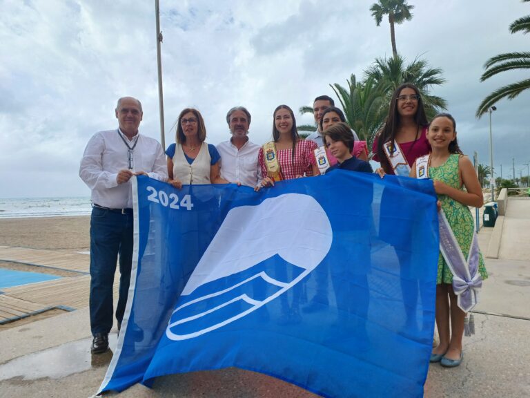 Les banderes blaves onegen a les platges de Benicarló