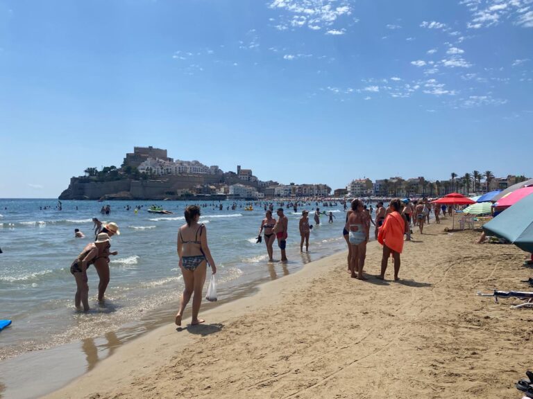 Las playas de Peñíscola aprueban las encuestas de valoración de sus usuarios