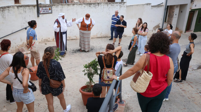 El encanto histórico de Onda revive con visitas teatralizadas en el Castillo de las 300 Torres