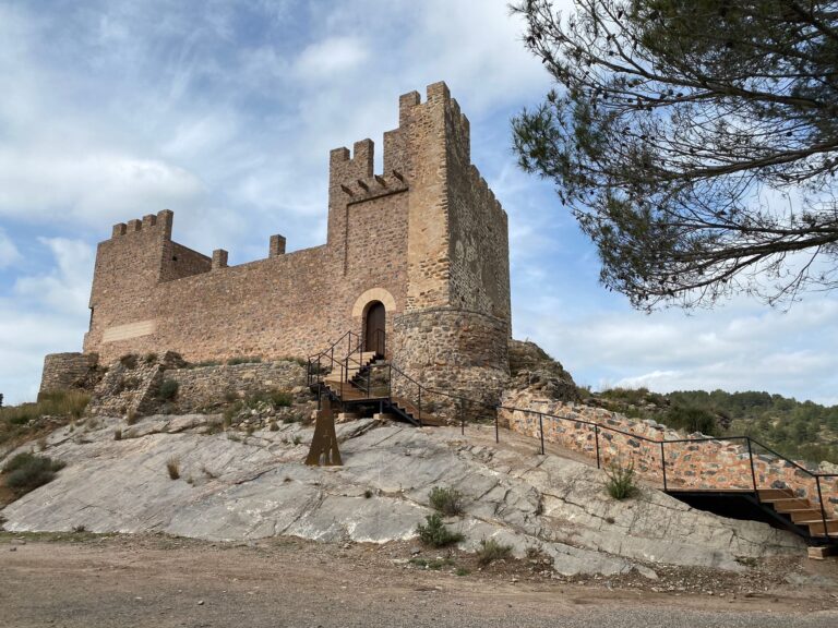 El Ayuntamiento de Gaibiel recuperará dos forjados y la cubierta de su castillo