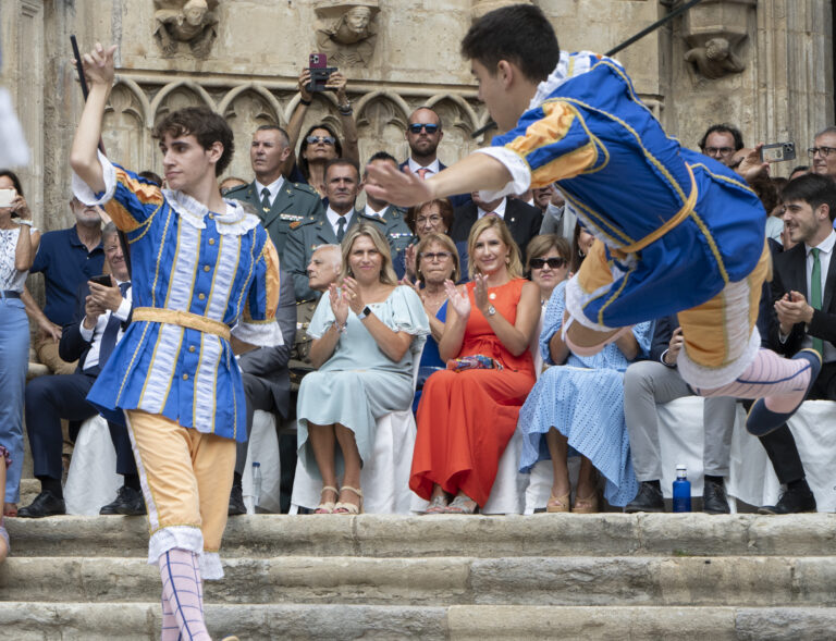 El día del Ayuntamiento y el Clero abre el novenario festivo del 55 Sexenni de Morella