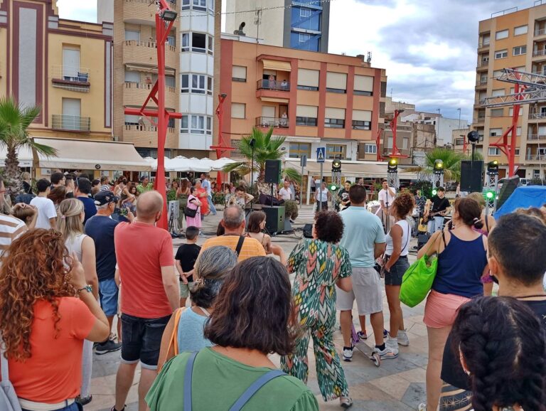 Vinaròs celebró ayer una fiesta como alternativa a la oferta de sol y playa