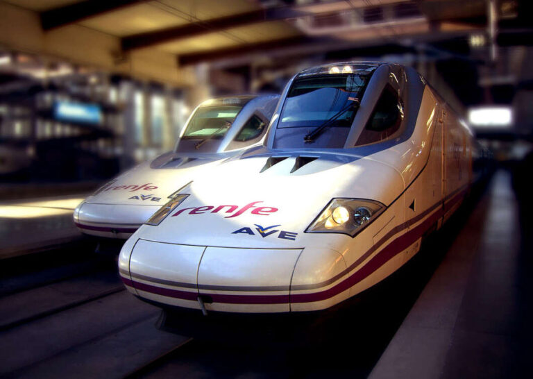 Renfe desplazará en autobús hasta Valencia a los viajeros de AVE Castellón-Madrid Puerta de Atocha