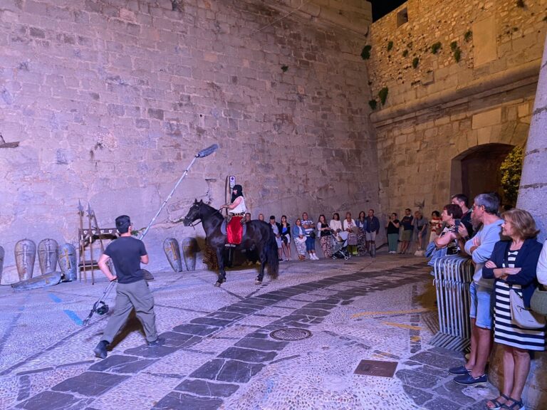 Los visitantes y turistas se convierten en actores y actrices por un día en Peñíscola