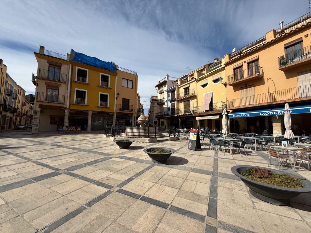 Fuente del Angel Plaza Mayor de Sant Mateu 2025