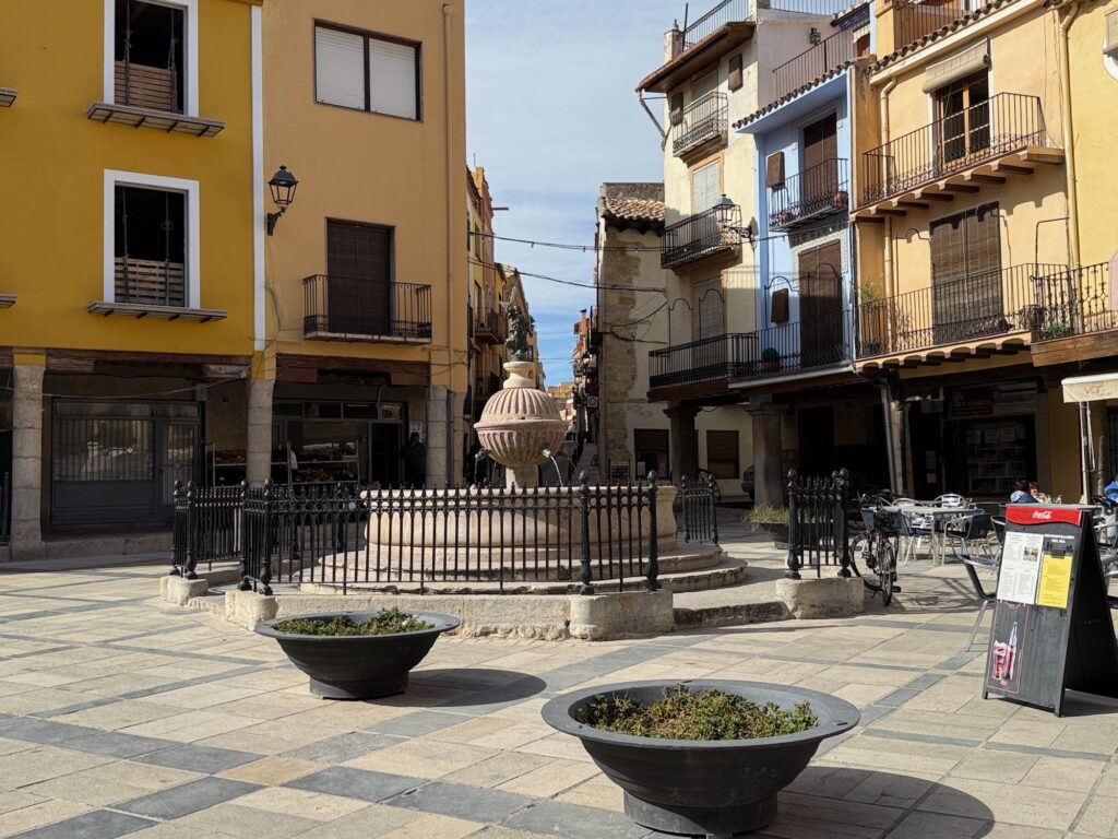 Fuente del Angel Plaza Mayor de Sant Mateu 2025